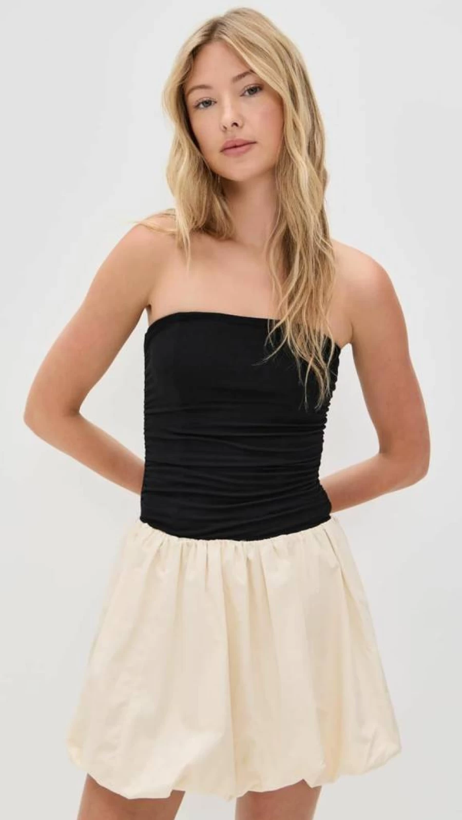 MOON RIVER Women's Strapless Bubble Hem Midi Dress in Two-Tone Colors