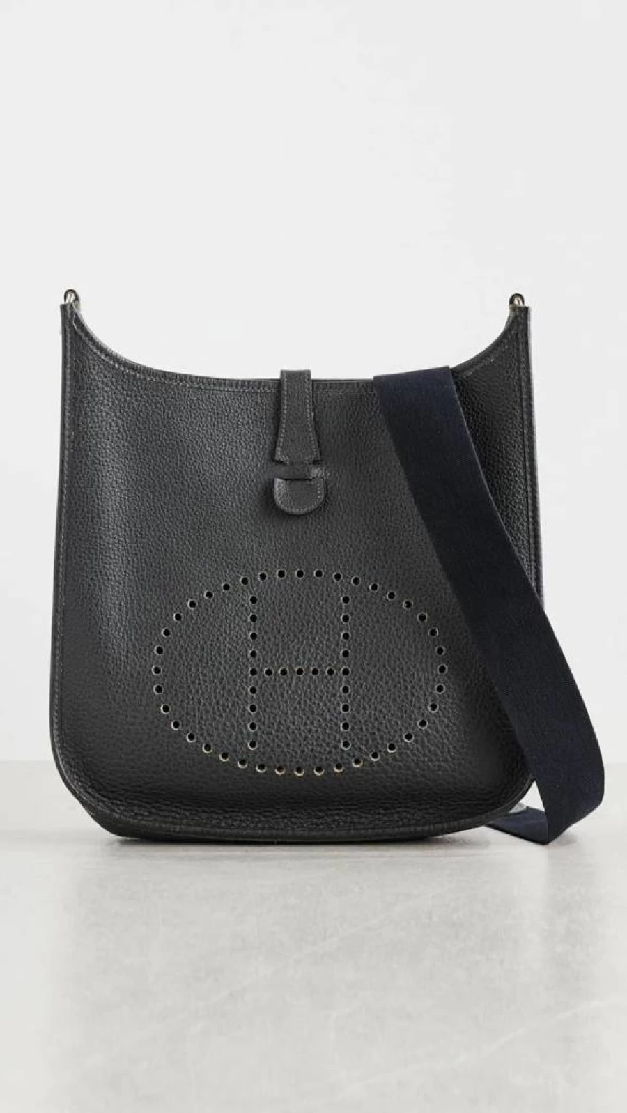 Hermes Evelyne PM Crossbody Bag Pre-Owned Courchevel Leather Women's Shoulder Purse